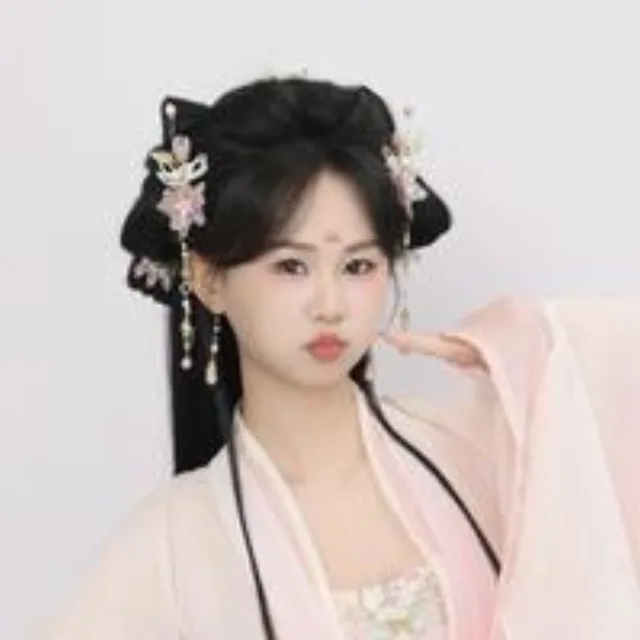 张浩伶
