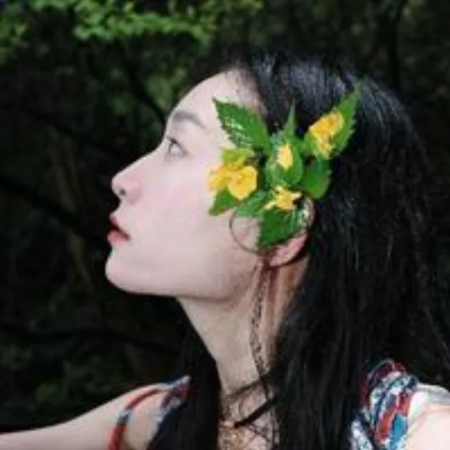 杨荷