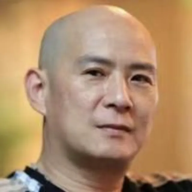 孔镭