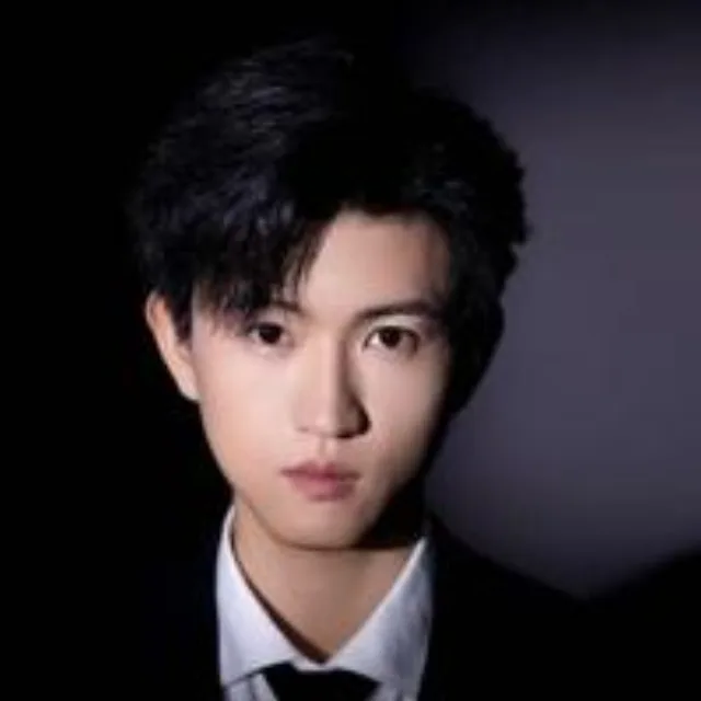 李泓铮
