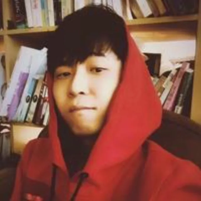 杨默